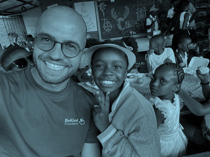 A Smile in Every Corner of the World project
